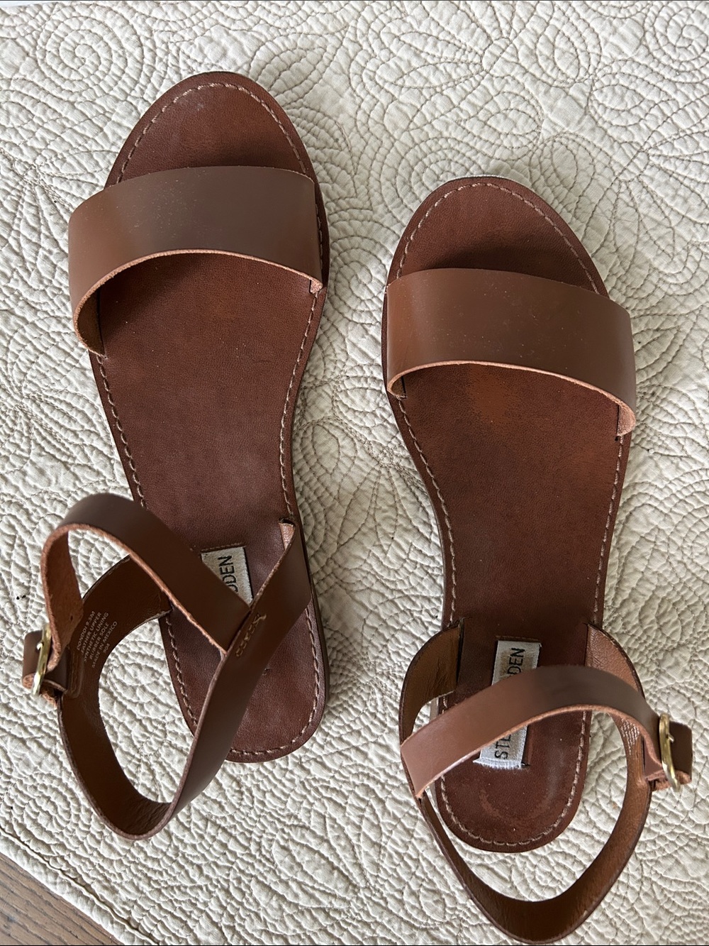 Steve Madden Women's Tan Leather Sandals.
Normal wear. Good condition. Size 9.5 - Picture 4 of 9